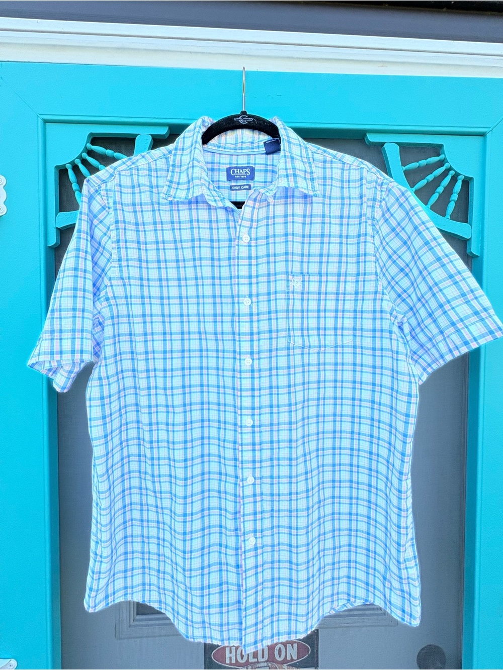 Chaps Men's Blue & White Plaid Short-Sleeve Button-Down Shirt. Large.Casual